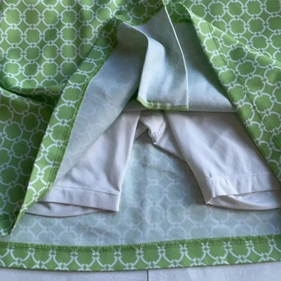Tail golf skort, skirt w/ attached shorts, lime green & white print. Size 4 - Picture 7 of 10